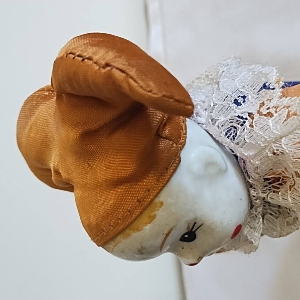 PORCELAIN POSABLE JESTER, VERY COLLECTIBLE, STUFFED FABRIC BODY,10" TALL - Picture 11 of 11